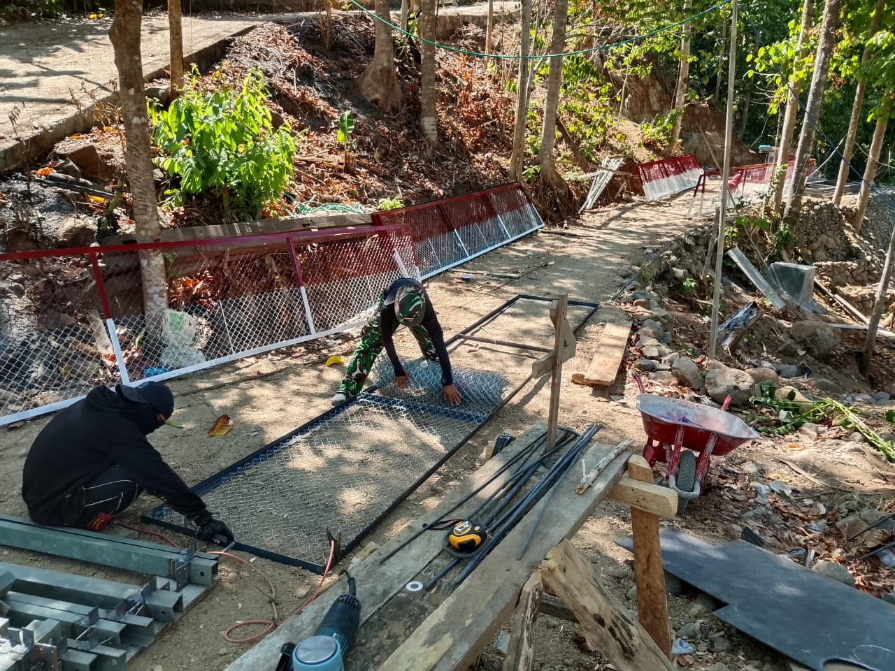 Tinggal Selangkah Rampung, Jembatan Gantung Lambere Capai 89 Persen